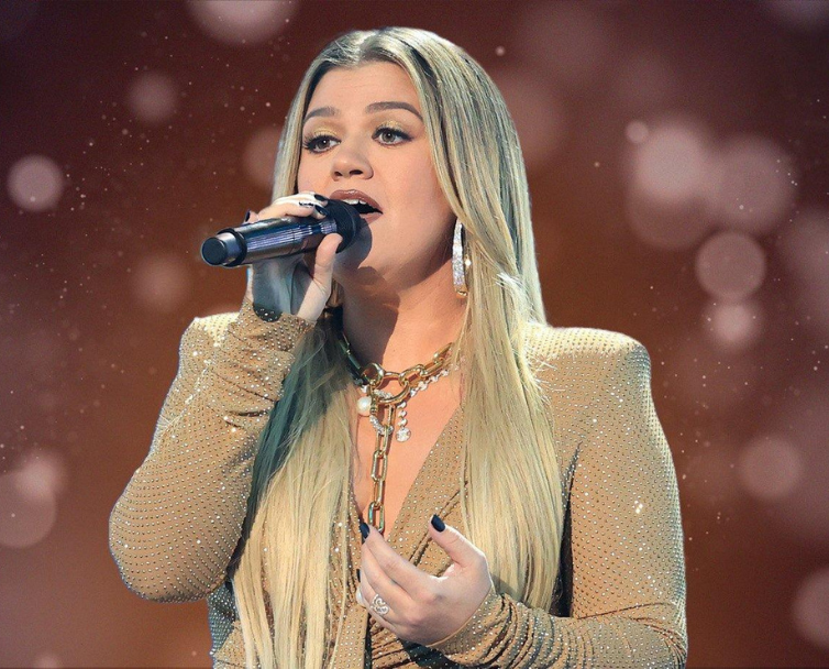 BÍ QUYẾT ĐỂ KELLY CLARKSON LẤY LẠI VÓC DÁNG Ở TUỔI 41